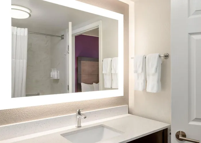 Arlington Hotels for Romantic Getaway